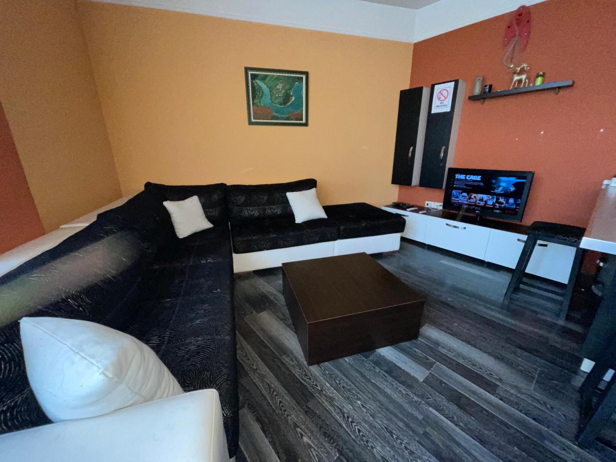 Moonshine Apartament Тирана Экстерьер фото